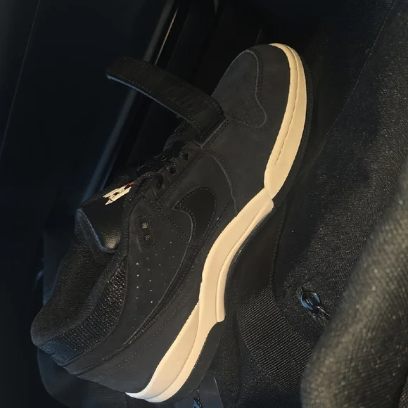 Nike Men's Black and Cream Sneakers - Picture 9 of 10